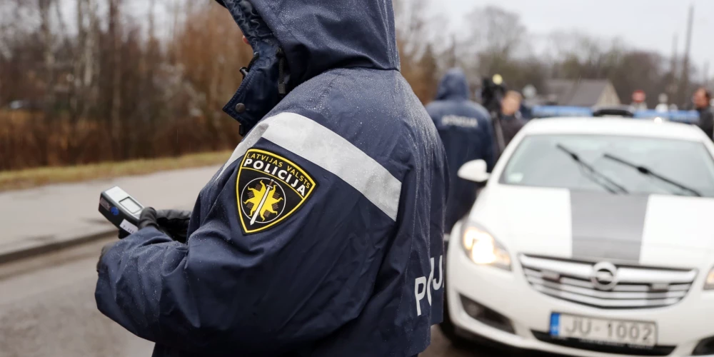 Policisti Jelgavā aizturējuši satiksmes autobusa vadītāju 2,39 promiļu reibumā