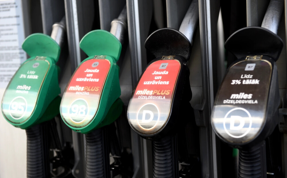 Benzīna cenas Baltijas valstīs turpina samazināties 