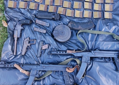 Полиция изъяла в Курземе внушительный арсенал оружия времен Второй мировой войны
