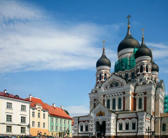 Maskavas patriarhāta Igaunijas baznīcas galvenais Aleksandra Ņevska vārdā nosauktais dievnams atrodas pašā Tallinas vecpilsētas sirdī.