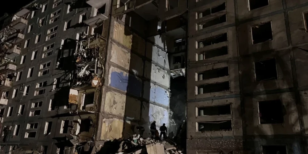 12 человек погибли в результате ракетного обстрела Запорожья российскими войсками в ночь на воскресенье (Фото: REUTERS/SCANPIX)