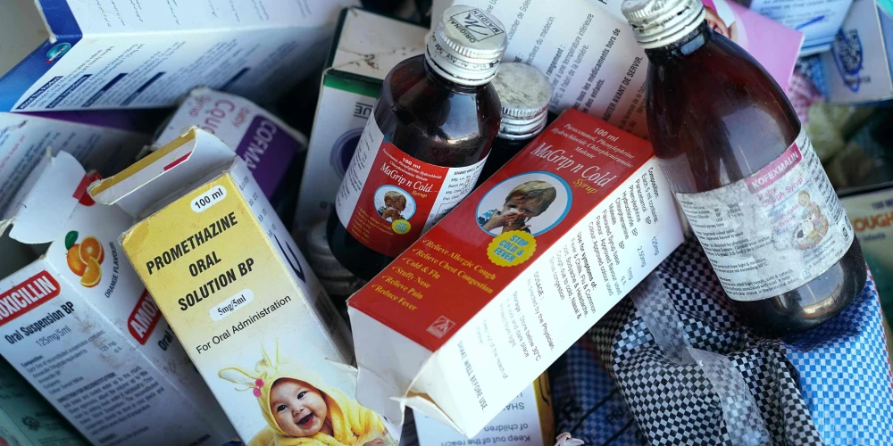 66 bērnu nāve Gambijā pēc klepus sīrupa lietošanas. Vai šīs zāles nopērkamas arī Latvijā?