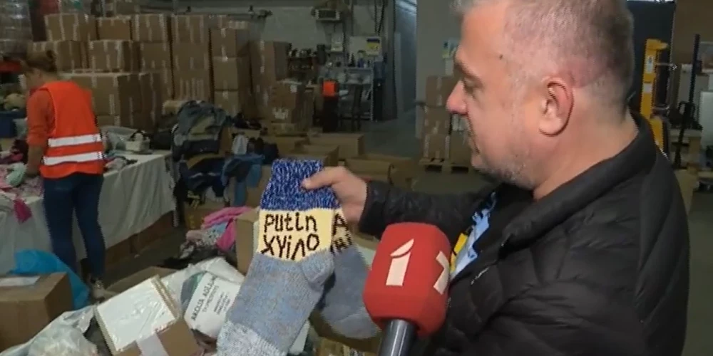 Uz adījumiem redzama arī spilgtā rokdarbnieku izdoma