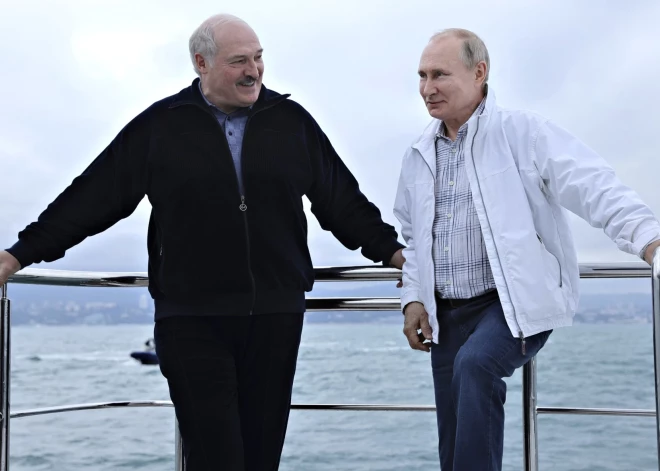 Лукашенко и Путин договорились о развертывании совместной региональной группировки войск