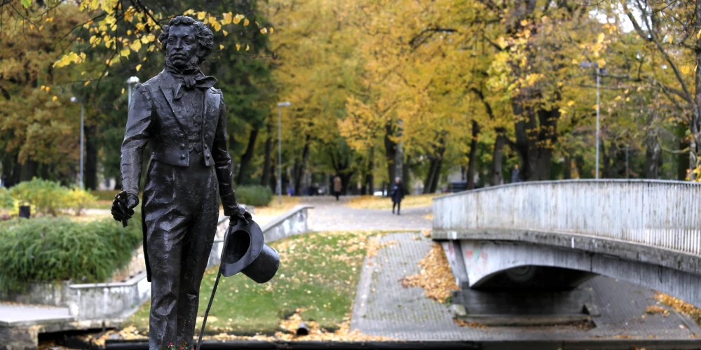 Zem jautājuma zīmes Puškina piemineklis Rīgā: vai likums to ļauj nojaukt jebkurā brīdī?