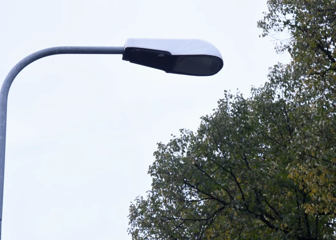 Enerģijas taupīšanas nolūkos Valkā samazina ielu apgaismojumu