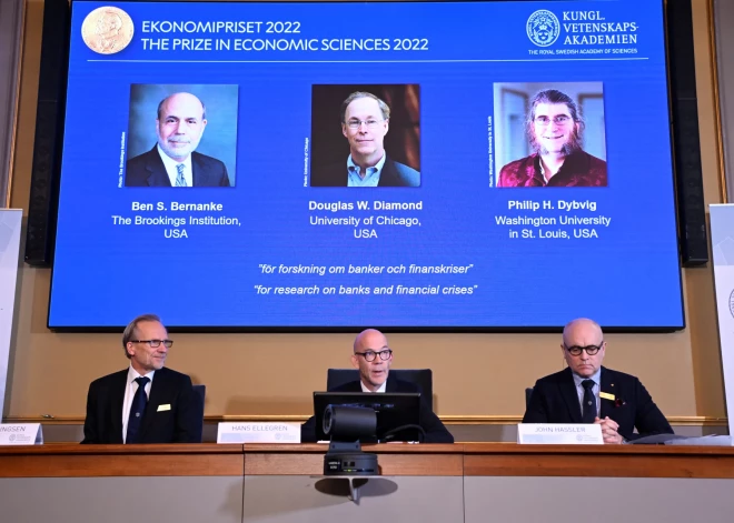 Nobela prēmija ekonomikā piešķirta amerikāņiem Bernankem, Daimondam un Dibvigam par banku lomas ekonomikā pētījumiem