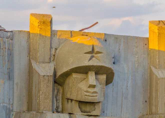 В Алуксненском крае демонтируют еще пять объектов, прославляющих советскую власть