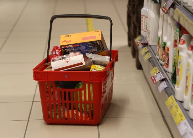 Banku analītiķi: Latvijā gada inflācija šogad vēl var sasniegt arī 25%