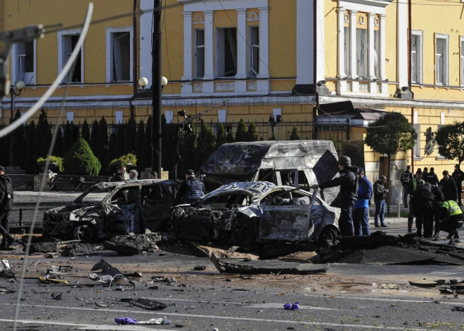 Krievi ar raķetēm apšaudījuši Zaporižju, viens cilvēks nogalināts