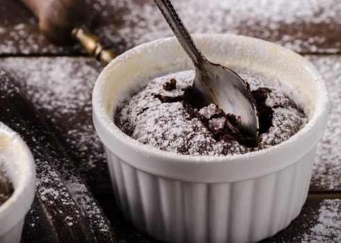 Krāsnī cepts šokolādes pudiņš