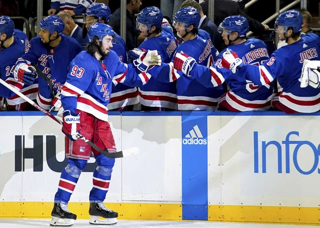 Zibanejads ar diviem vārtiem sekmē "Rangers" panākumu; Stouns pēdējā minūtē izrauj uzvaru Losandželosā