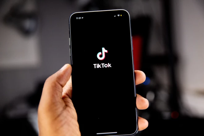 Šādi tiešraides video ir pretrunā ar "TikTok" politiku