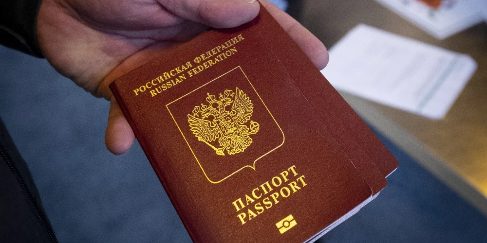 ES nolemj neatzīt okupētajās Ukrainas teritorijās izsniegtās Krievijas pases