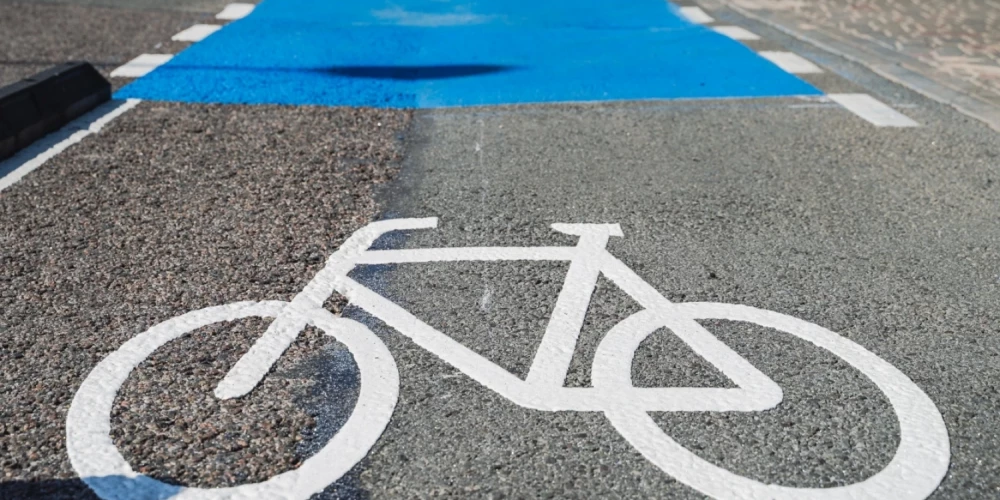 Новая велодорожка из центра в Зиепниеккалнс обошлась Риге в 1,8 млн евро