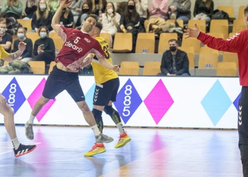 Latvijas handbolisti EČ kvalifikāciju sāk ar zaudējumu olimpiskajai čempionei Francijai