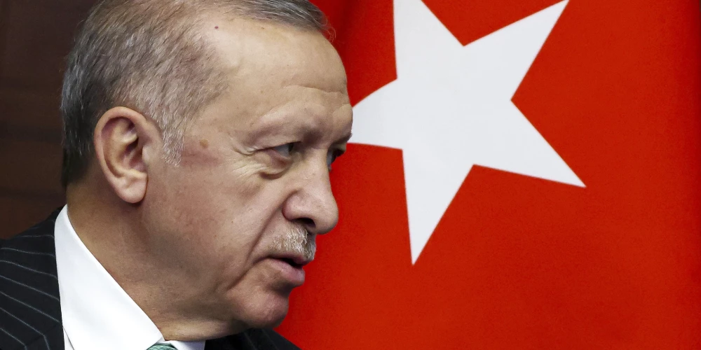 Turcija ievieš cietumsodu par "viltus ziņu" izplatīšanu