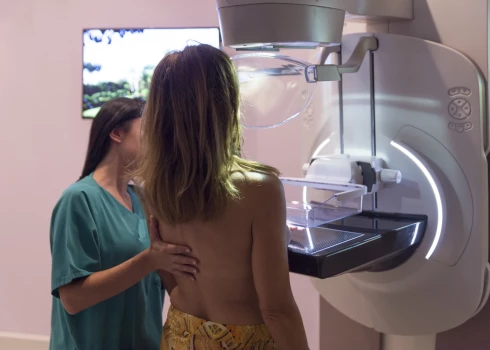 Ārste atklāj, cik patiesībā liels starojums tiek saņemts mamogrāfijas laikā