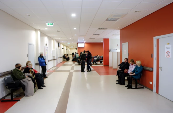 Veselības un darbspēju ekspertīzes ārstu valsts komisija invaliditātes grupu cilvēkam var noteikt gan uz pusgadu, gan uz visu mūžu (attēlā – VDEĀVK klientu centrs Rīgā).