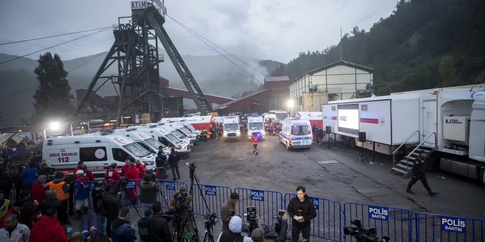 Metāna eksplozijā Turcijas ogļraktuvē gājuši bojā vismaz 41 cilvēki