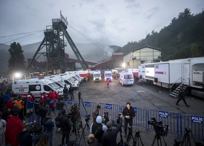 Metāna eksplozijā Turcijas ogļraktuvē gājuši bojā vismaz 41 cilvēki