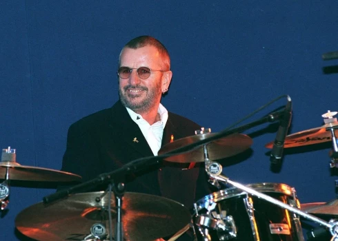 82-летний барабанщик The Beatles Ринго Старр не может избавиться от коронавируса
