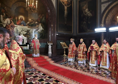 Attēlam ilustratīva nozīme. Krievijas Pareizticīgās Baznīcas patriarhs Kirils, fonā pa kreisi.