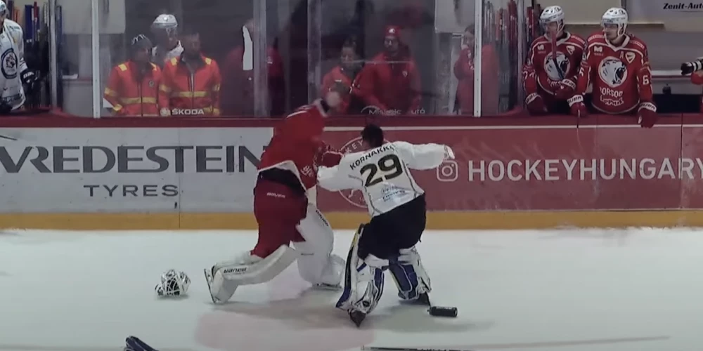 VIDEO: latviešu hokeja vārtsargs spēles laikā izvicina dūres
