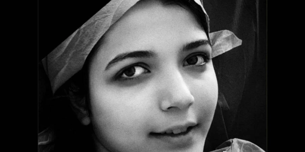 16 gadus vecā Asra Panahi 