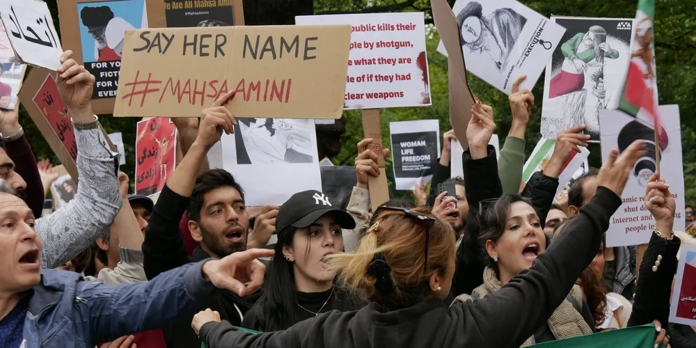 В Иране продолжаются протесты. Президент Ирана предупредил, что не допустит "хаоса" 