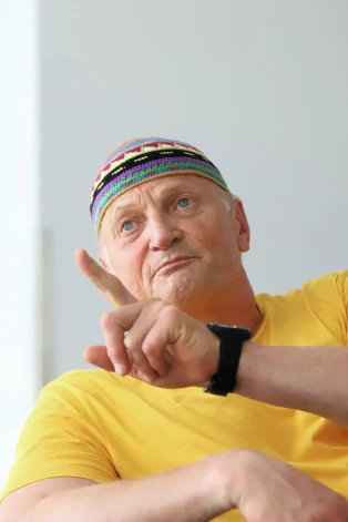 Mīkstās čībās sēdēt pie televizora un strēbt tēju – tas nu gan nav pulmonologa Aināra Zariņa gaumē. Viņa lielā mīlestība un kaislība ir kalni.