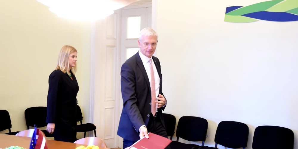 Ministru prezidents Krišjānis Kariņš ierodas uz tikšanos ar partijas "Progresīvie" pārstāvjiem , kurā pārrunās jaunās valdības prioritātes un darāmos darbus 14. Saeimā.