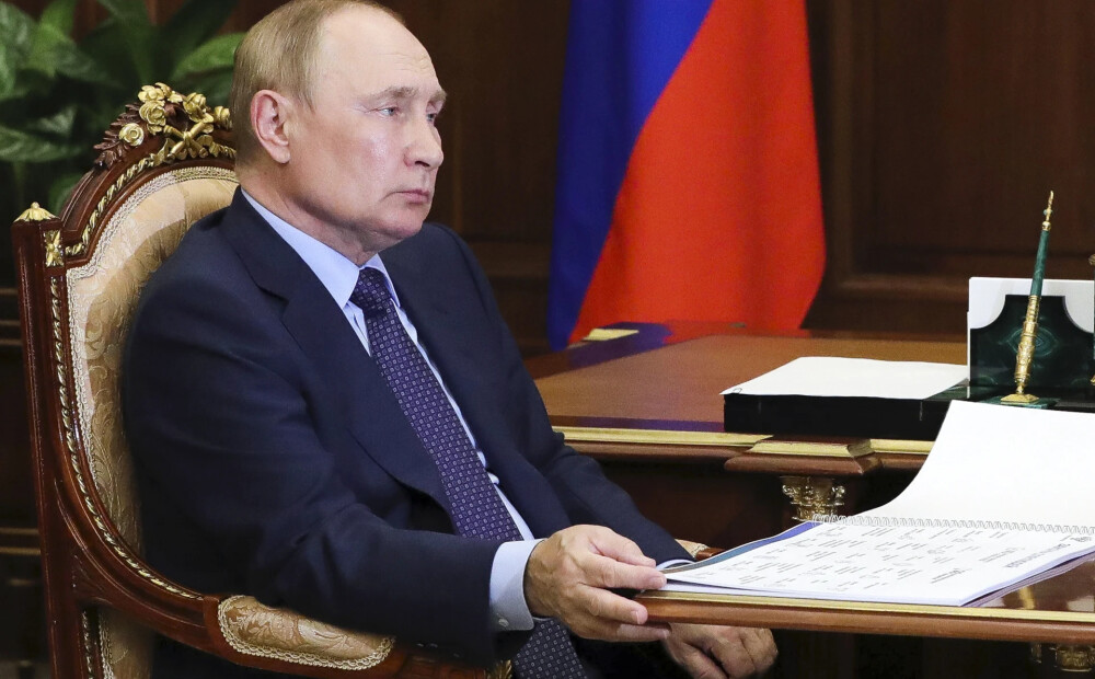 Putins paraksta dekrētu par karastāvokļa ieviešanu Donbasa 