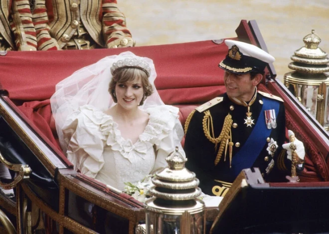 Кусочек свадебного торта принцессы Дианы выставлен на аукцион. Как он выглядит спустя 41 год?