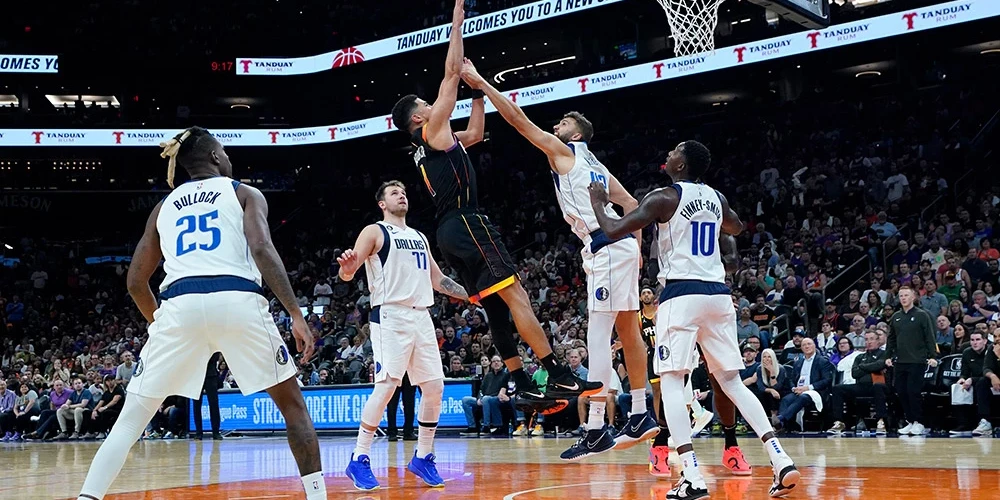 Bertāna pārstāvētā "Mavericks" sezonu sāk ar zaudējumu "Suns" komandai