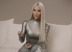 Ким Кардашьян высмеяли за фотошоп в новом видео без макияжа