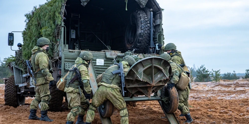 Передислокация техники и войск отразилась и на Израиле. Сообщается, что после начала войны в Украине российское военное командование уделяет намного меньше внимания группировке в Сирии
