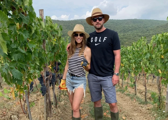 "10 лет с тобой - недостаточно": Джастин Тимберлейк показал редкие кадры с женой в честь годовщины свадьбы