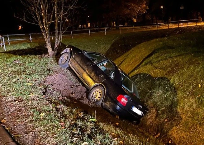 “Izvārās” Ventspils tipogrāfija, grāvī pamet “Audi”, meklē pulksteņa īpašnieku: kriminālā province