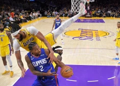 Kavai Lenarda atgriešanās mačā "Clippers" sagādā "Lakers" otro zaudējumu sezonā