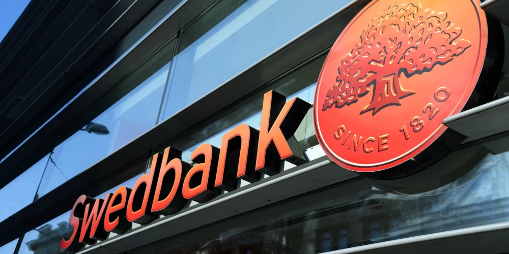 "Swedbank" logo.