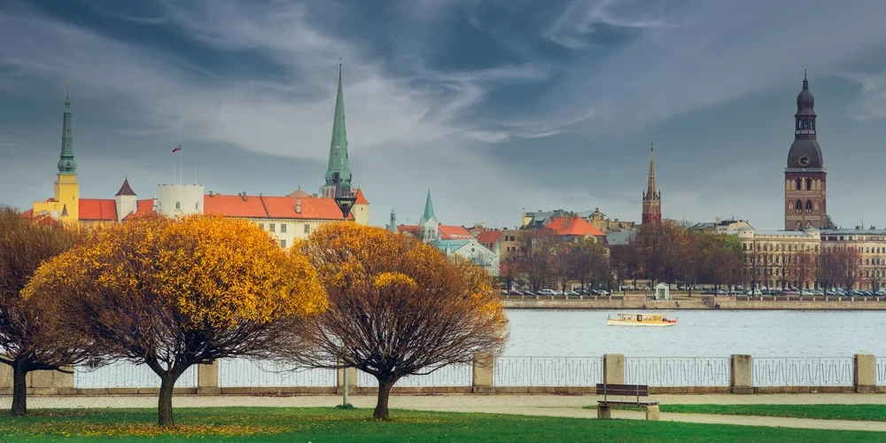 В конце октября и ноябре в Латвии в основном ожидается температура воздуха выше нормы, свидетельствуют прогнозы Европейского центра среднесрочных прогнозов погоды
