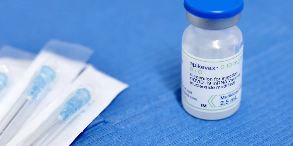 Cilvēkiem paredzēto zāļu komiteja (CHMP) rekomendē "Moderna" ražotās vakcīnas pret Covid-19 "Spikevax" lietošanu Eiropas Savienībā bērniem vecumā no sešiem mēnešiem līdz pieciem gadiem.