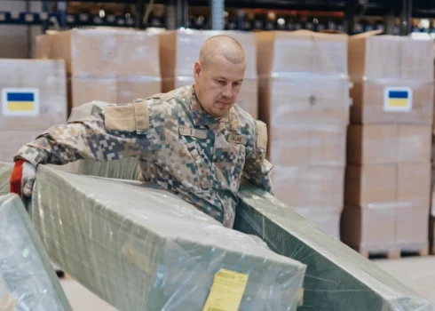 Подготовка гуманитарного груза к отправке в Украину