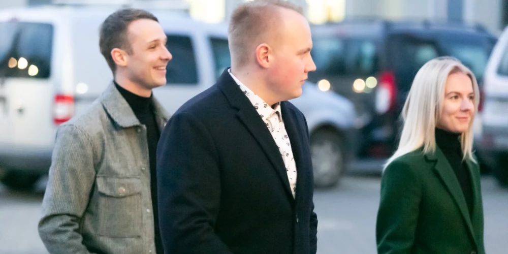 21. oktobrī Jaunajā Rīgas teātrī norisinājās Alvja Hermaņa veidotā iestudējuma "Operācija Mindfuck" pirmizrāde.