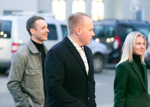 21. oktobrī Jaunajā Rīgas teātrī norisinājās Alvja Hermaņa veidotā iestudējuma "Operācija Mindfuck" pirmizrāde.