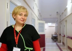 В дневном стационаре клиники кардиологии и внутренних болезней Юлия выполняет обязанности процедурной медсестры.