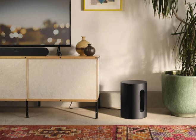 Vai sienas to izturēs? ASV ražotāja “Sonos” mazais sabvūferis nav nemaz tik maziņš