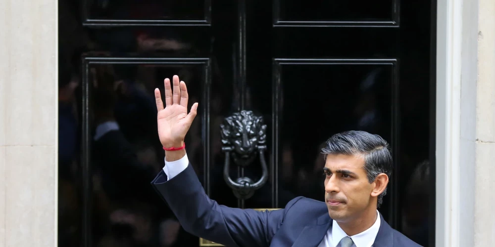 Риши Сунак с красной нитью на запястье