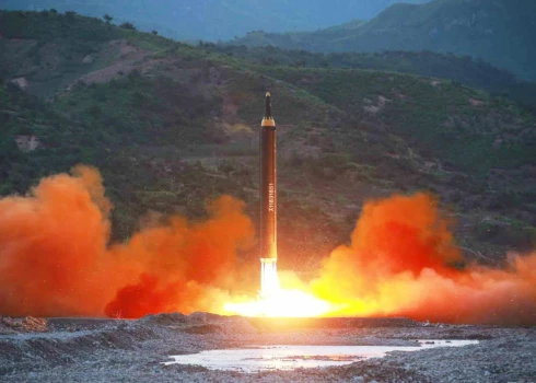 Ziemeļkoreja veikusi kārtējo ballistisko raķešu izmēģinājumu